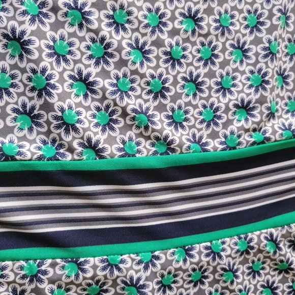 Max Studio White Navy and Green Daisy Sleeveless Fit and Flare Dress - Picture 5 of 10